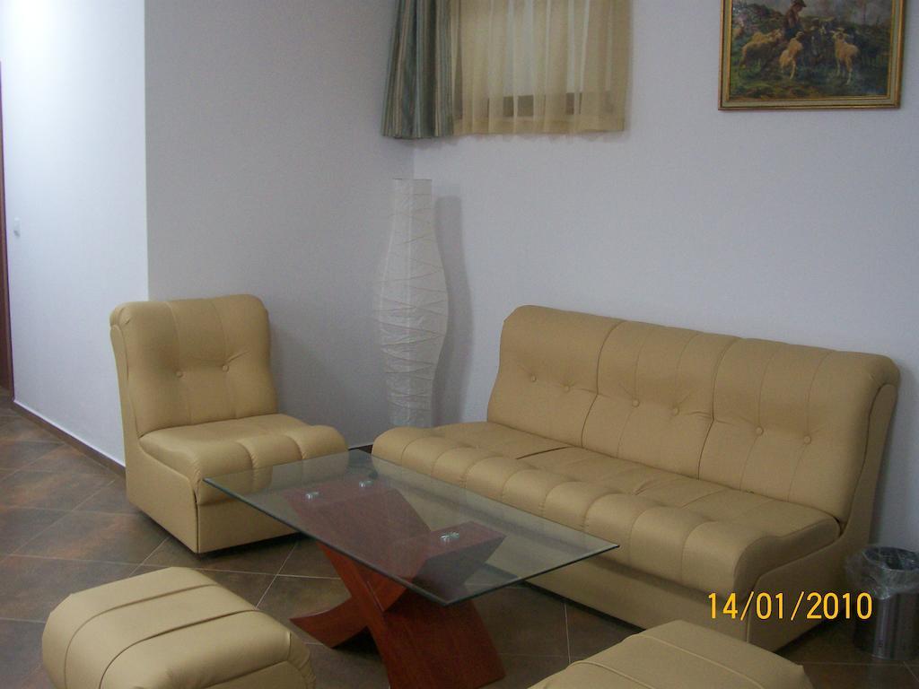 Hera Guest House Chiflik Extérieur photo