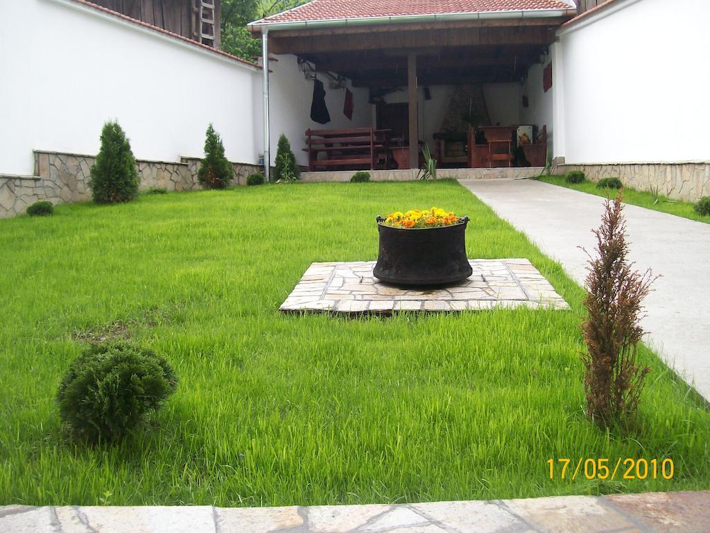 Hera Guest House Chiflik Extérieur photo