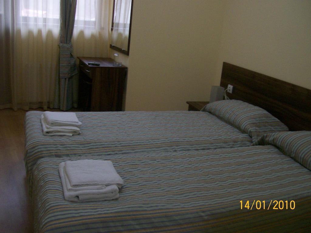 Hera Guest House Chiflik Chambre photo