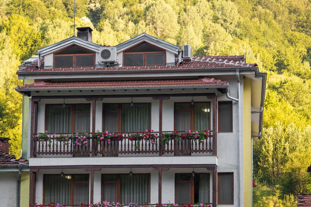 Hera Guest House Chiflik Extérieur photo