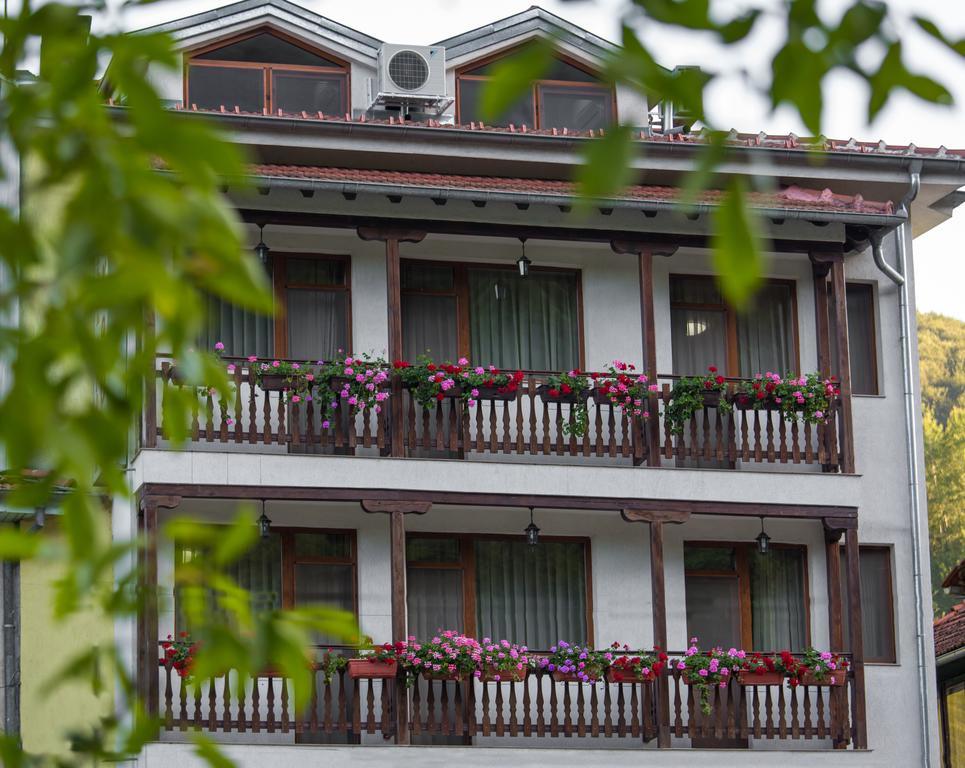Hera Guest House Chiflik Extérieur photo