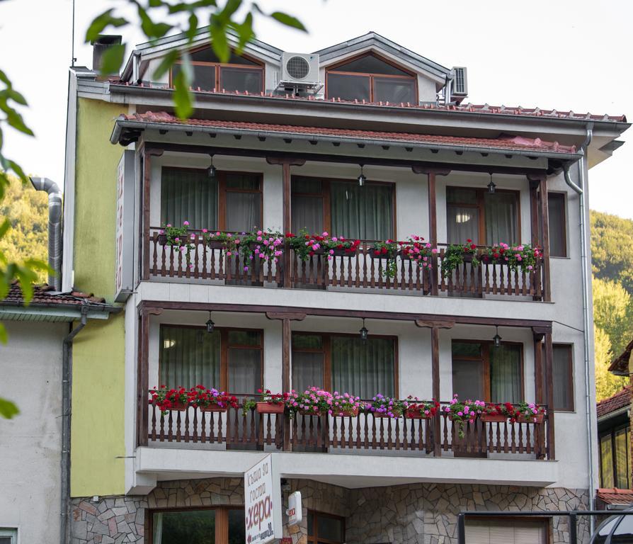 Hera Guest House Chiflik Extérieur photo