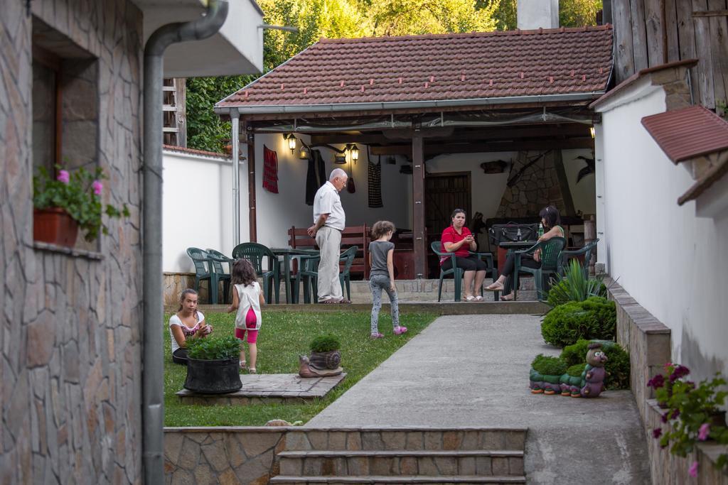 Hera Guest House Chiflik Extérieur photo