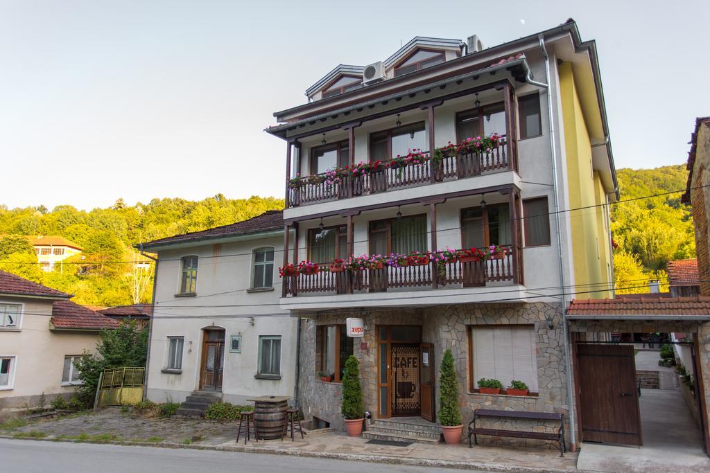 Hera Guest House Chiflik Extérieur photo
