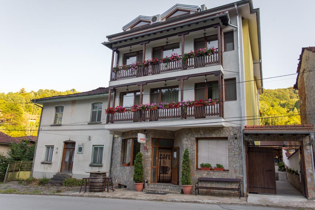 Hera Guest House Chiflik Extérieur photo