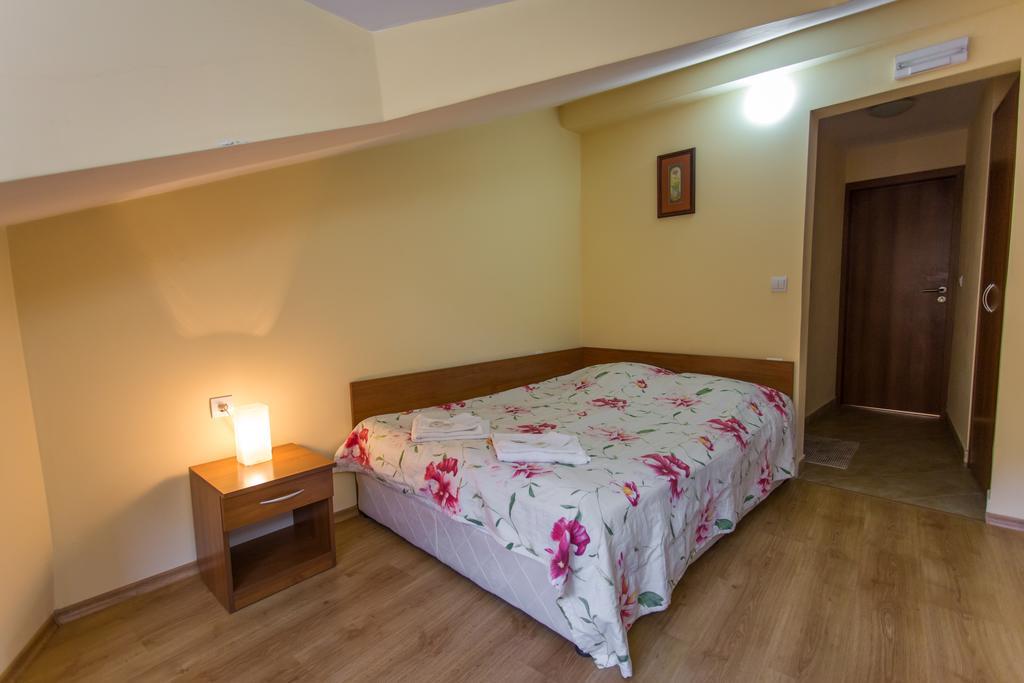 Hera Guest House Chiflik Extérieur photo