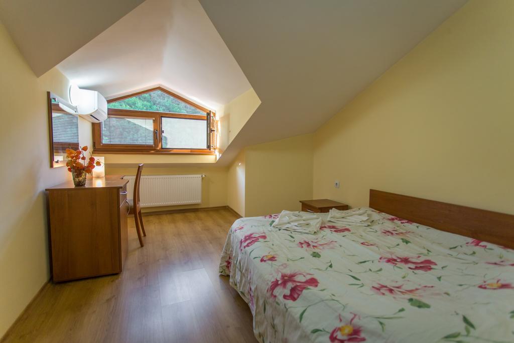 Hera Guest House Chiflik Extérieur photo