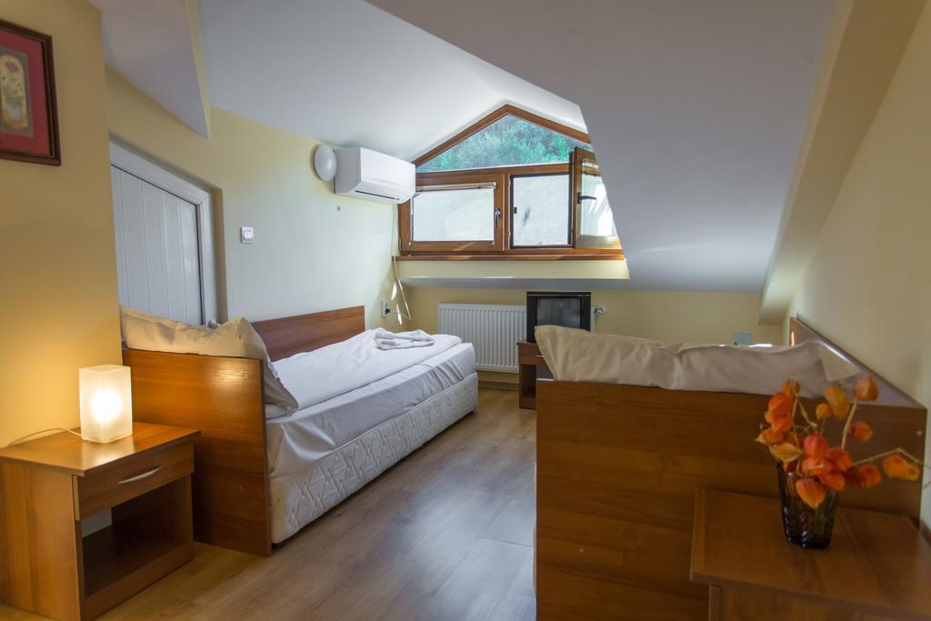 Hera Guest House Chiflik Extérieur photo