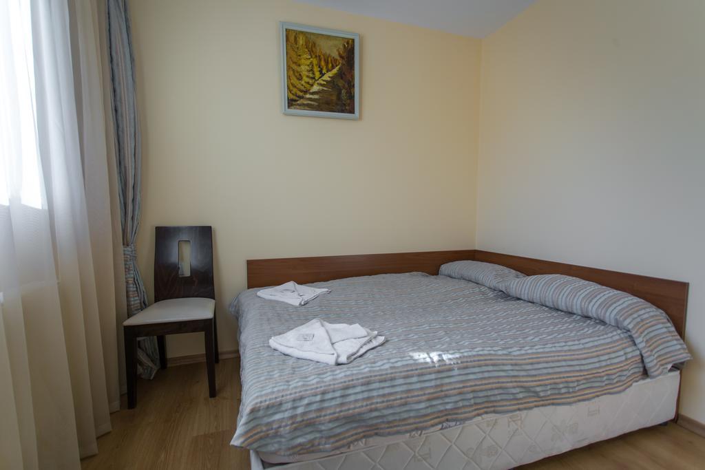 Hera Guest House Chiflik Extérieur photo