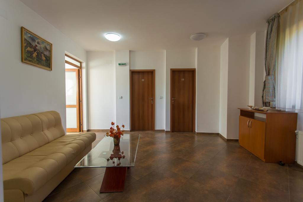 Hera Guest House Chiflik Extérieur photo