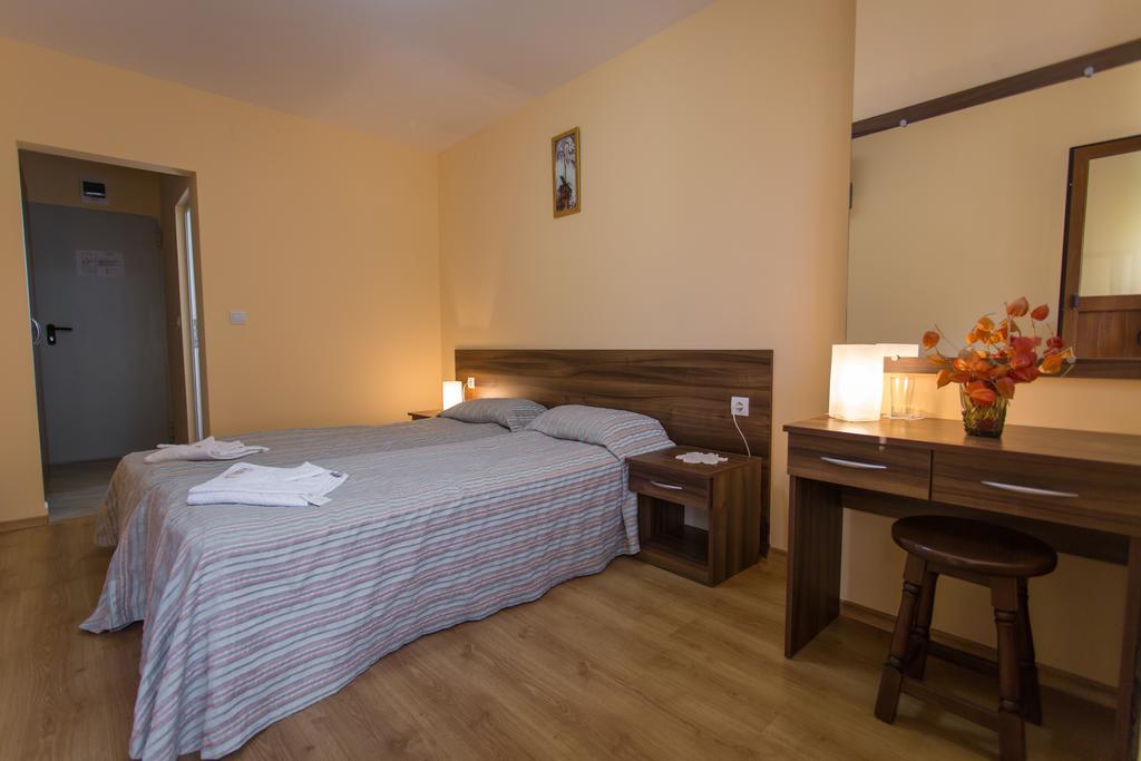 Hera Guest House Chiflik Extérieur photo