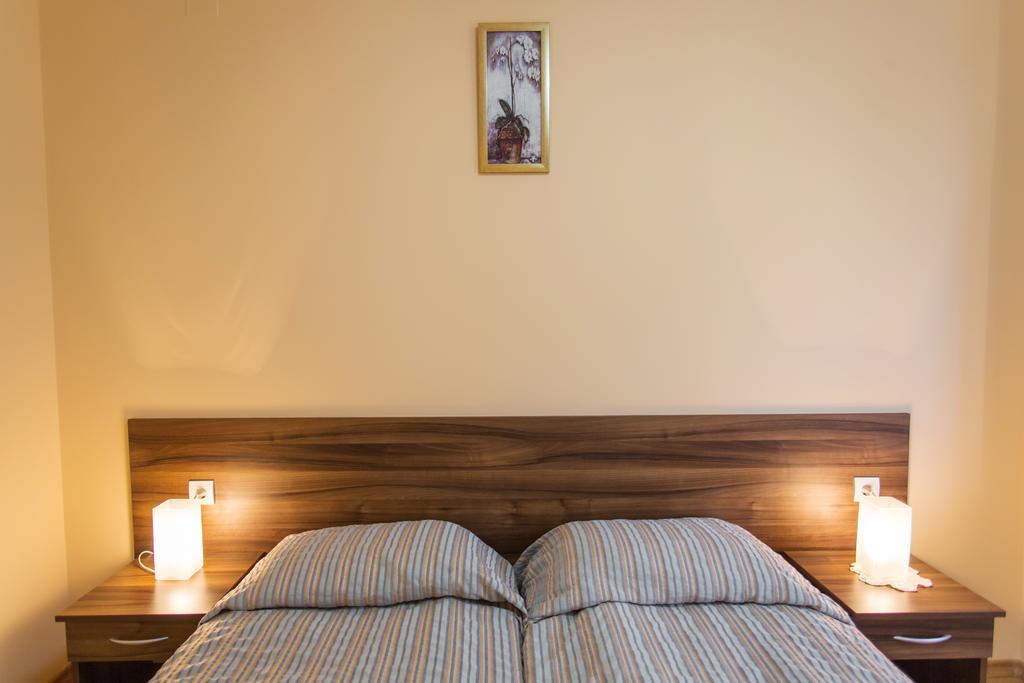 Hera Guest House Chiflik Extérieur photo