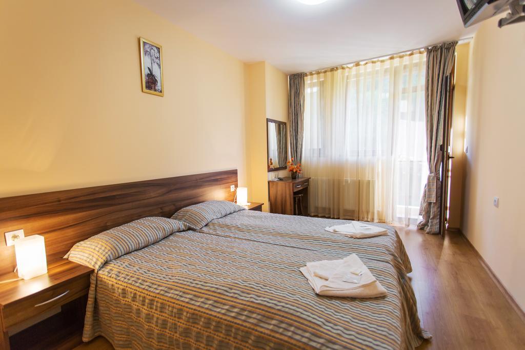 Hera Guest House Chiflik Extérieur photo