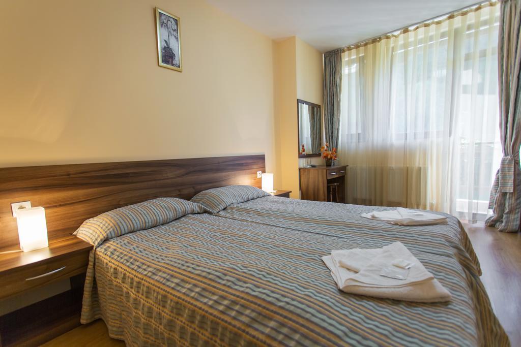 Hera Guest House Chiflik Extérieur photo