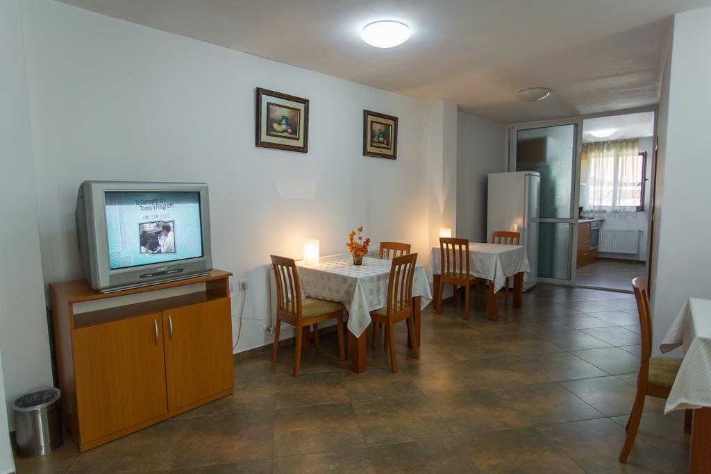 Hera Guest House Chiflik Extérieur photo