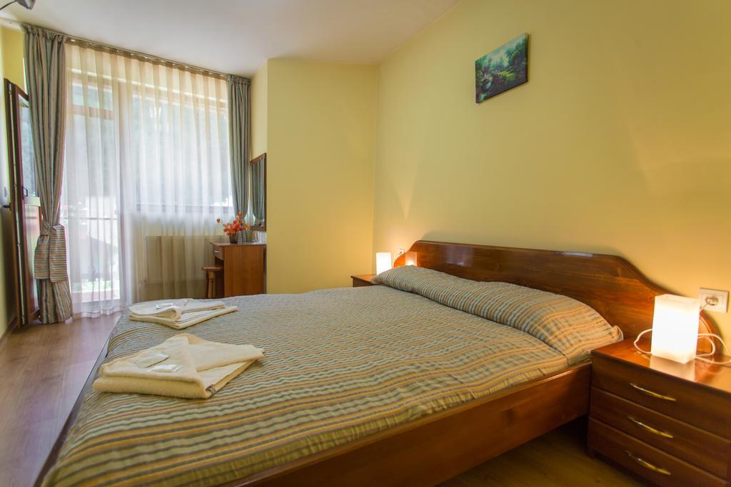 Hera Guest House Chiflik Extérieur photo