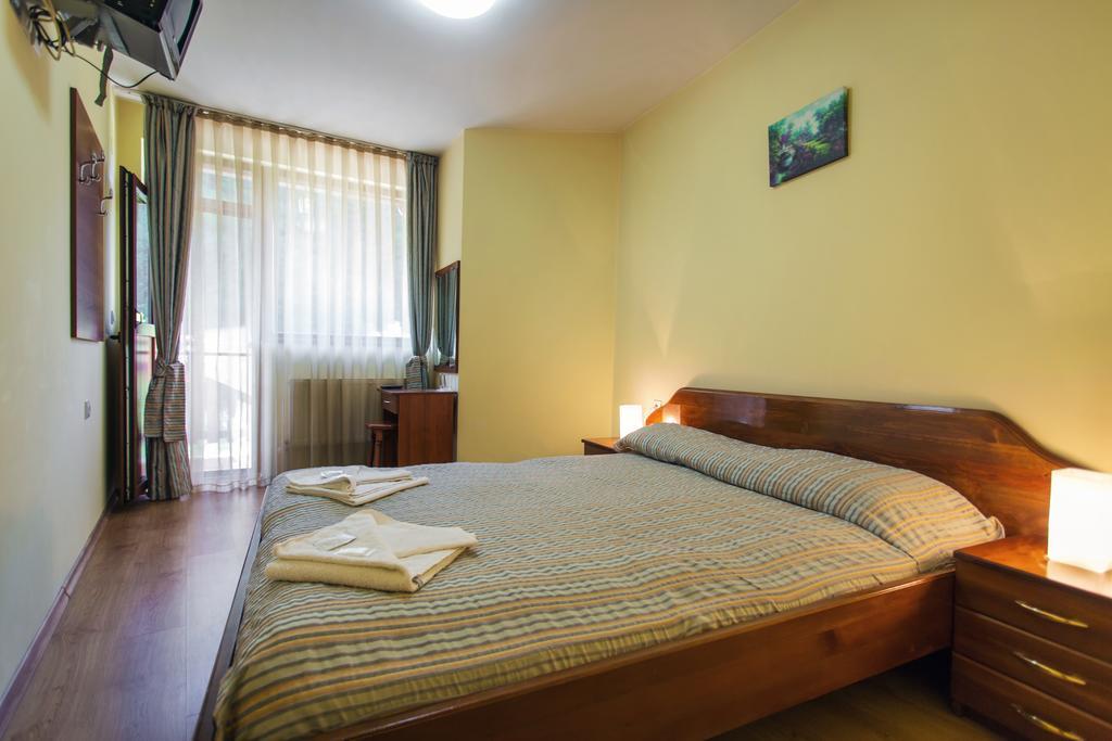 Hera Guest House Chiflik Extérieur photo