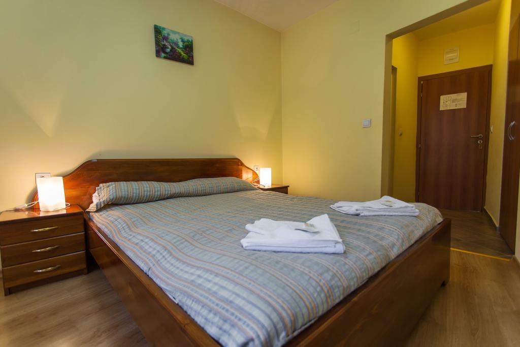 Hera Guest House Chiflik Extérieur photo