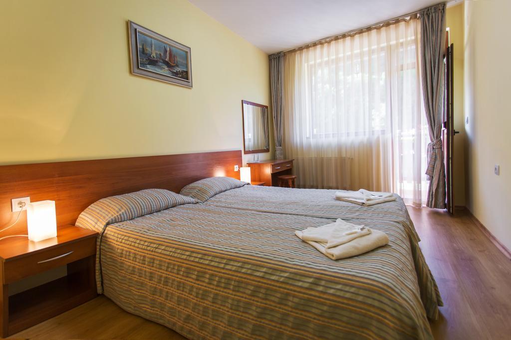 Hera Guest House Chiflik Extérieur photo