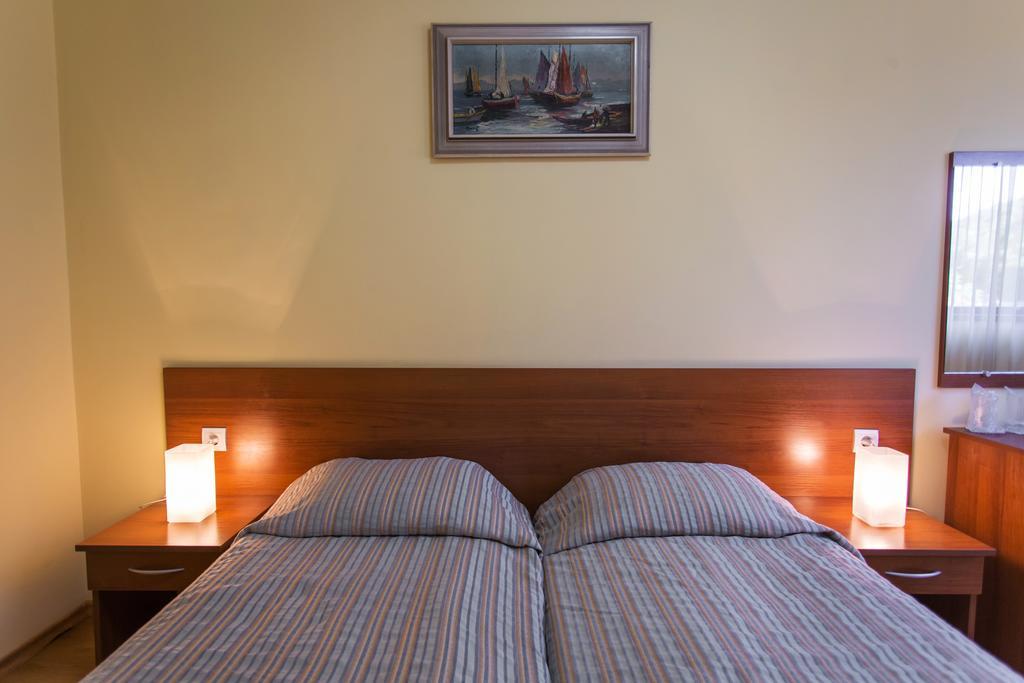 Hera Guest House Chiflik Extérieur photo