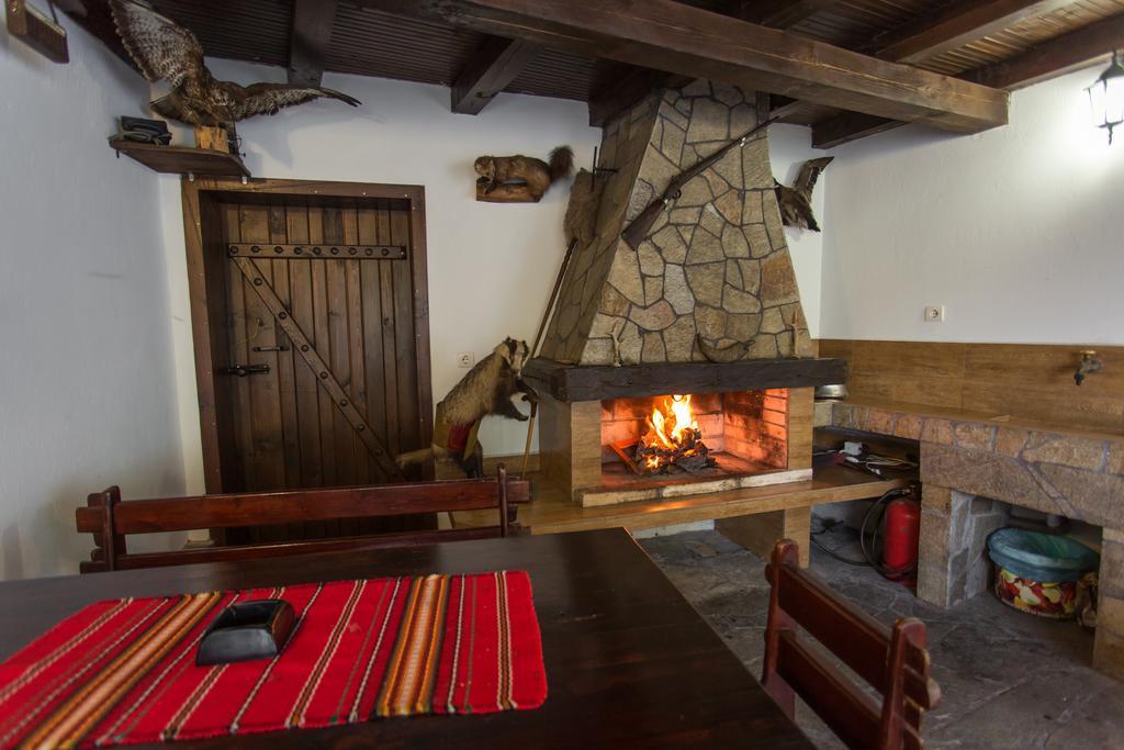 Hera Guest House Chiflik Extérieur photo